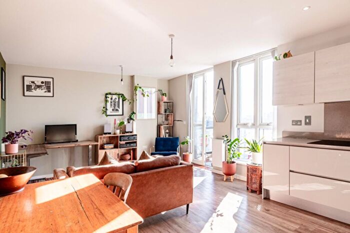 1 Bedroom Apartment For Sale In Geoff Cade Way, Maypole Court, E3