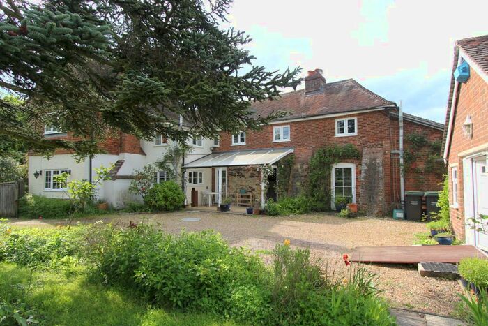 4 Bedroom Detached House For Sale In Addington Lane, Trottiscliffe, ME19