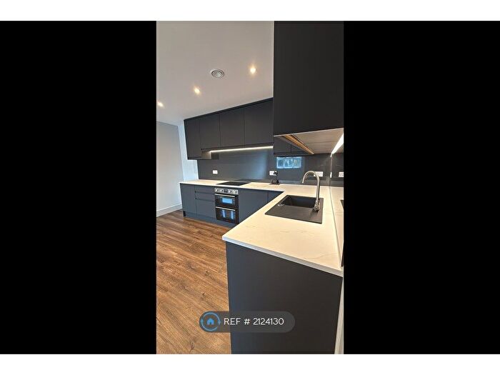 2 Bedroom Flat To Rent In Luton Road, Chatham, ME4
