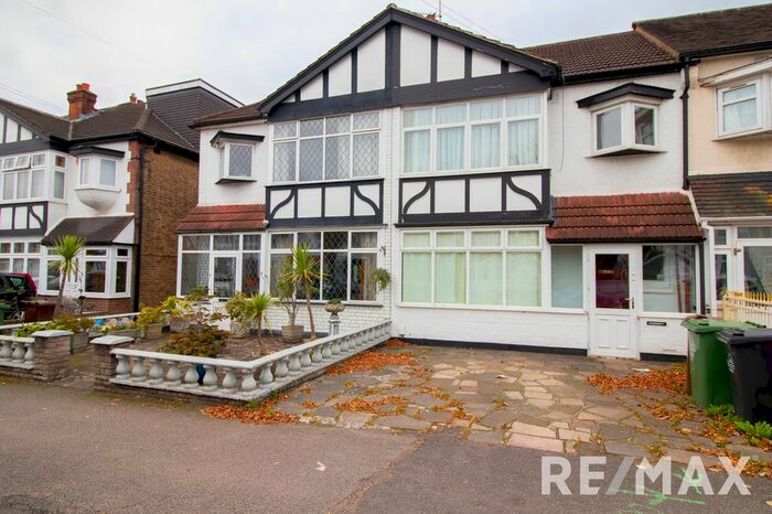 4 Bedroom Terraced House To Rent In Normanshire Drive, London E4