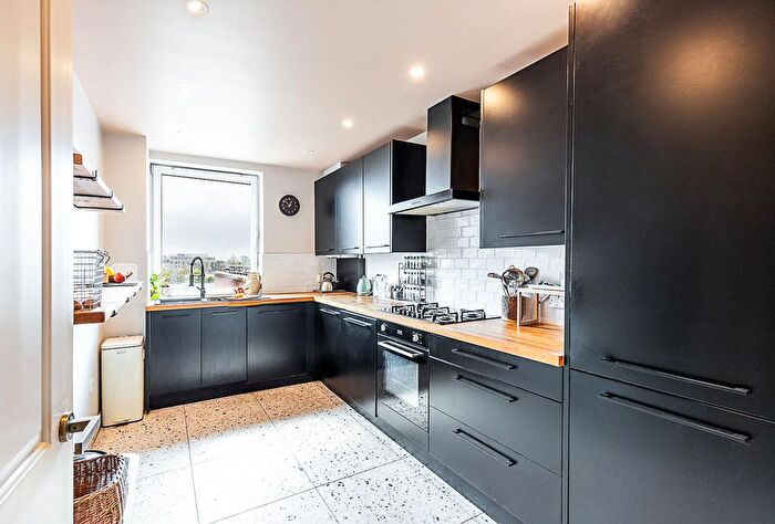 2 Bedroom Flat To Rent In Kensal Road, London, W10