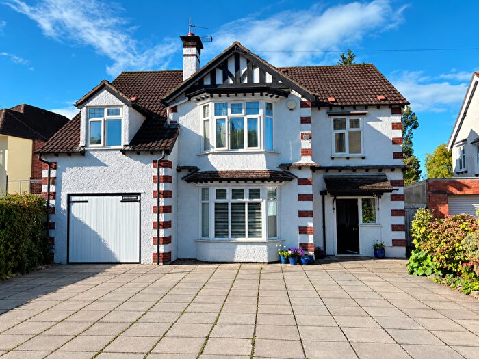 5 Bedroom Detached House For Sale In Stroud Road, Glos, GL1