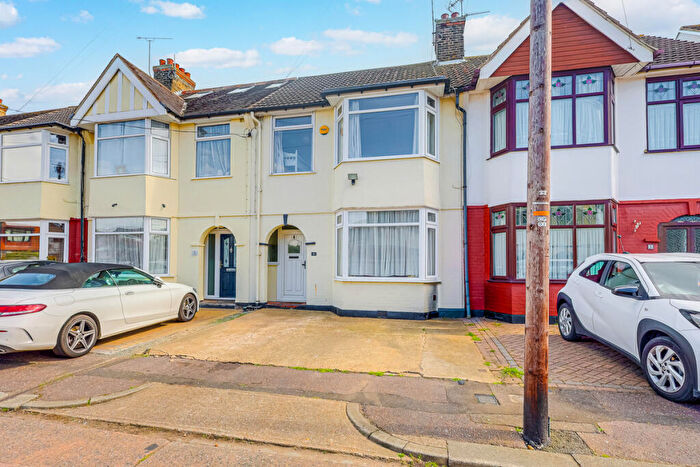 3 Bedroom Terraced House For Sale In Park Avenue, Leigh-on-sea, SS9