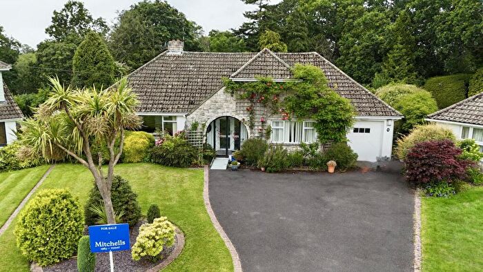2 Bedroom Chalet For Sale In Birchwood Close, Highcliffe On Sea, BH23