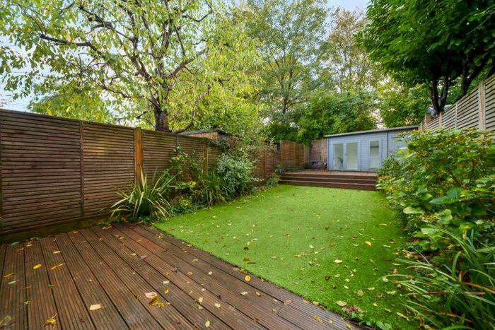 2 Bedroom Flat To Rent In Claremont Road London, N6