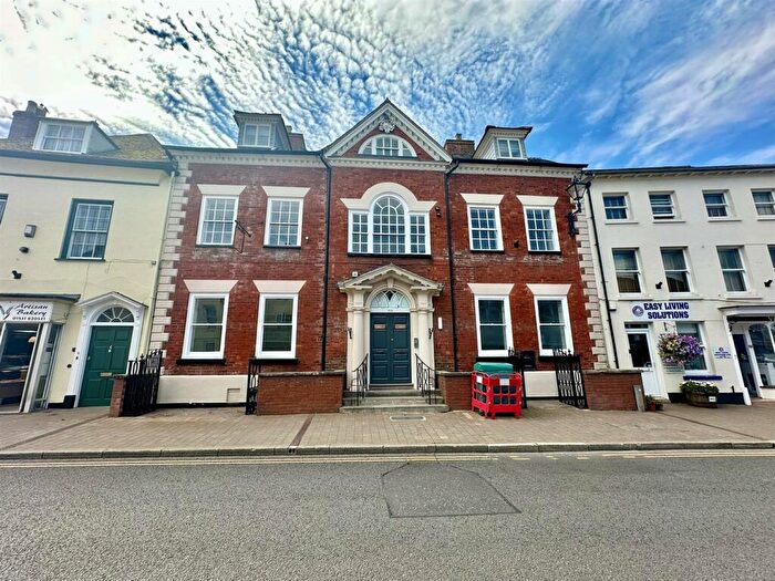 3 Bedroom Flat To Rent In Broad Street, Newent, GL18
