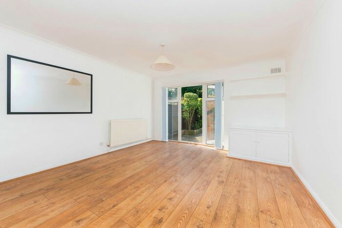 2 Bedroom Property To Rent In Spencer Walk, London, SW15