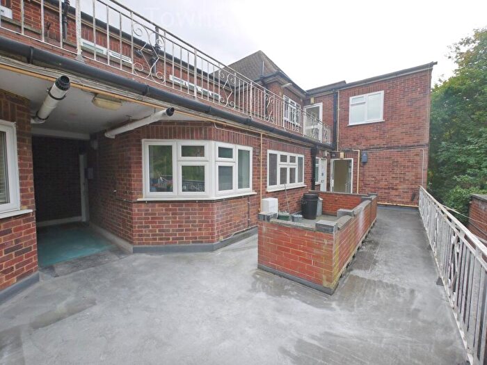 2 Bedroom Flat To Rent In Rowland Place, Northwood, HA6