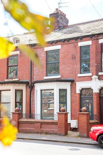 3 Bedroom Terraced House To Rent In Droylsden Road, Manchester, Greater Manchester, M40
