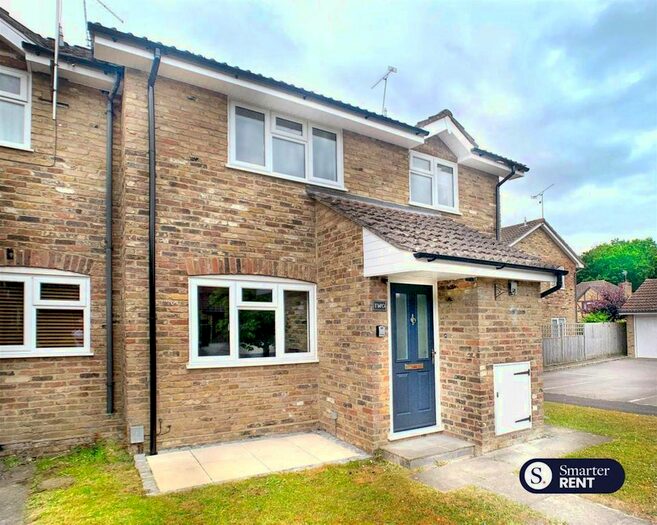 2 Bedroom Property To Rent In Coriander Close, Farnborough, GU14