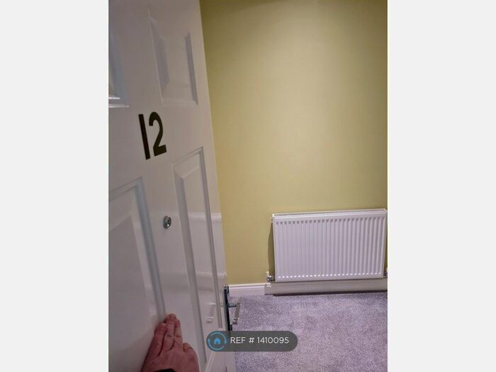 2 Bedroom Flat To Rent In Galahad Close, Yeovil, BA21