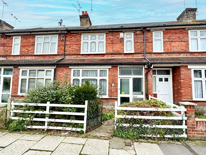 3 Bedroom Terraced House For Sale In Meadow Road, Gravesend, Kent, DA11