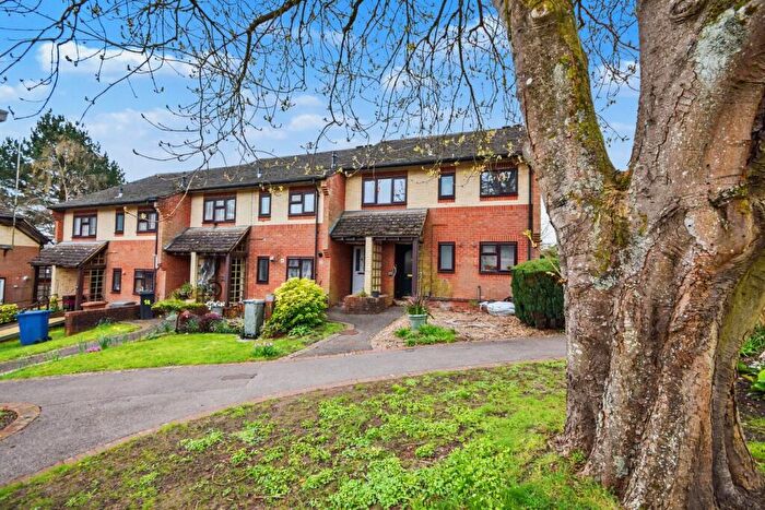 1 Bedroom Maisonette For Sale In Gorselands, Farnham, Surrey, GU9