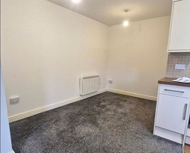 2 Bedroom Flat To Rent In High Street, Lee-On-The-Solent, PO13