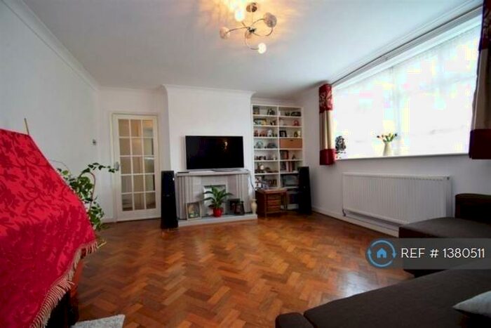 2 Bedroom Maisonette To Rent In Cervantes Court, Northwood, HA6