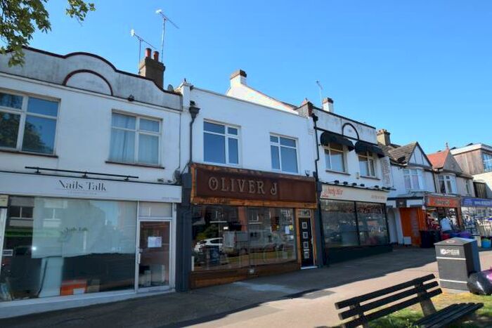 2 Bedroom Flat To Rent In Leigh On Sea, Essex, SS9