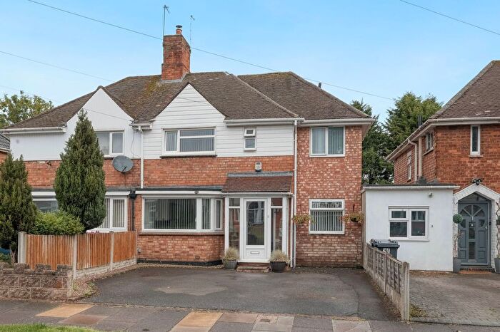 3 Bedroom Semi Detached House For Sale In Hill Top Road, Birmingham, B31