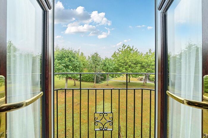 2 Bedroom Retirement Property For Sale In Roding Close, Elmbridge Village, Cranleigh, GU6