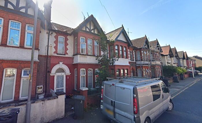 4 Bedroom Terraced House To Rent In Cromwell Road, Luton, LU3