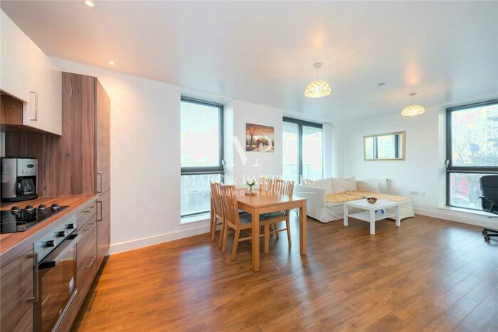 2 Bedroom Apartment To Rent In Connaught Heights, Agnes George Walk, London, E16