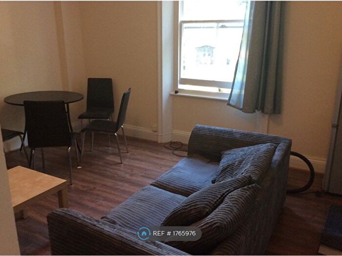 3 Bedroom Flat To Rent In Madeley Road, London, W5