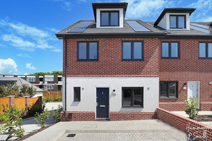 4 Bedroom End Of Terrace House To Rent In Crows Road, Epping, CM16