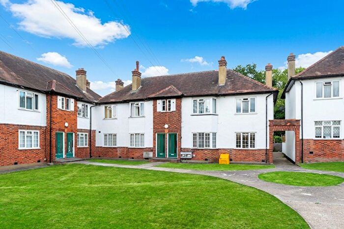 2 Bedroom Property For Sale In Alberta Avenue, Cheam, SM1