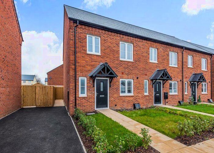 3 Bedroom End Of Terrace House To Rent In Trenchard Circle, Bicester, OX25