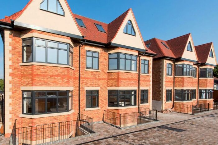 4 Bedroom Flat To Rent In Sinclair Grove, London, NW11