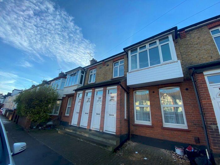 2 Bedroom Flat To Rent In Fairfax Drive-Westcliff - Online Enquiries Only, SS0