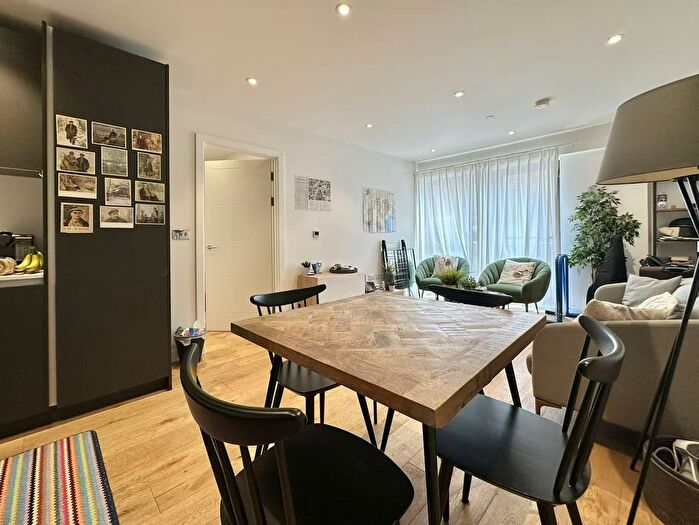 1 Bedroom Flat To Rent In Dock Street, London, E1