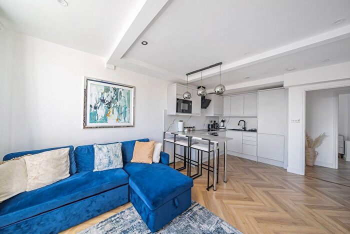 4 Bedroom Flat To Rent In Weir Road, Balham, London, SW12