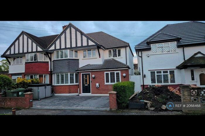 4 Bedroom Semi-Detached House To Rent In Sutton, Sutton, SM1