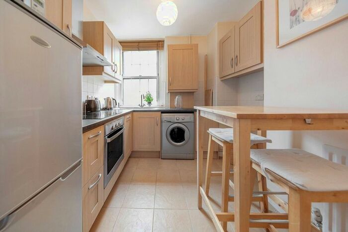 2 Bedroom Flat To Rent In Page Street, Westminster, London, SW1P