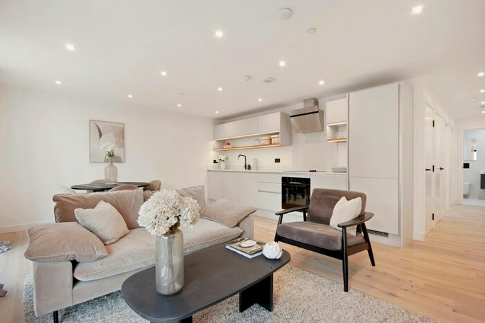 2 Bedroom Flat For Sale In Fairfield Road, Brentwood, CM14