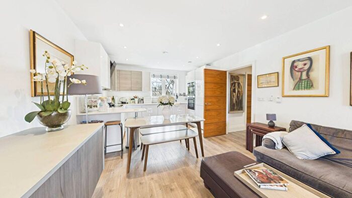 2 Bedroom Flat For Sale In Ashridge Close, East Finchley, London, N3