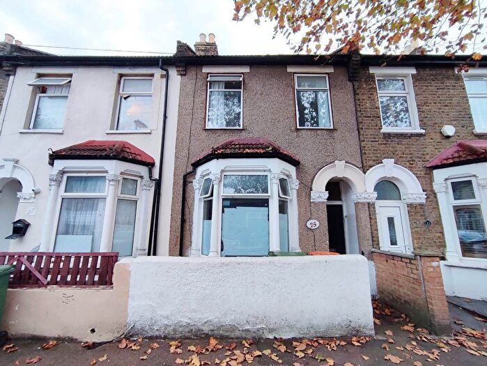 3 Bedroom Terraced House For Sale In Oakfield Road, London, E6