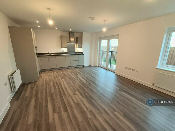 1 Bedroom Flat To Rent In Swan Grove, Langdon Hills, Basildon, SS16