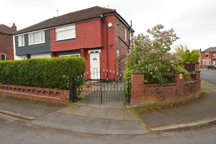 2 Bedroom Semi-Detached House For Sale In Chestnut Avenue, Droylsden, M43