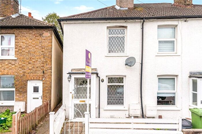 2 Bedroom End Of Terrace House To Rent In Palace Road, Bromley, Kent, BR1
