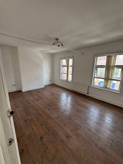 5 Bedroom Flat To Rent In Barking Road, London, E6