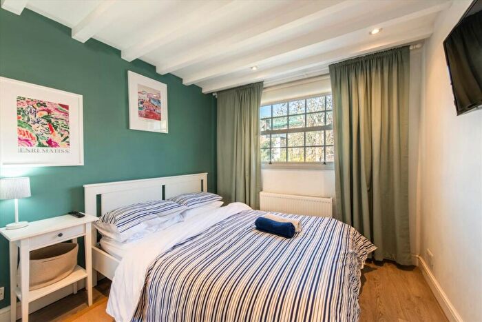 2 Bedroom Flat For Sale In Loveridge Road, West Hampstead, NW6
