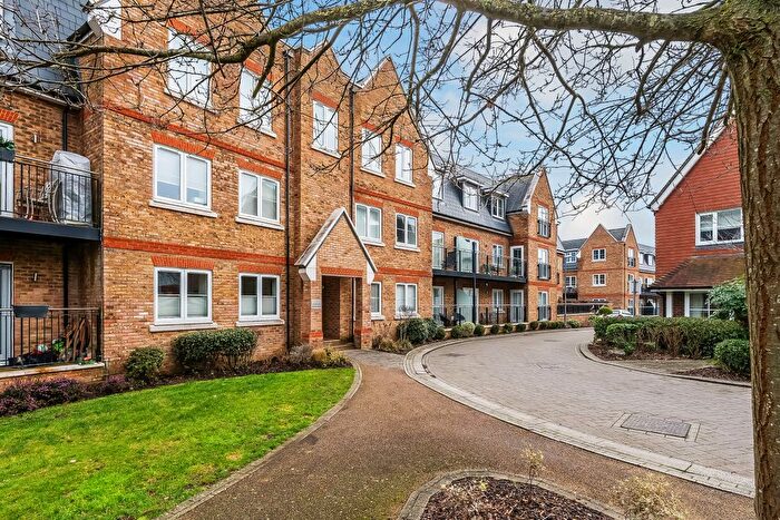 2 Bedroom Flat For Sale In Yarnold Court, Campion Square, Dunton Green, Sevenoaks, Kent, TN14