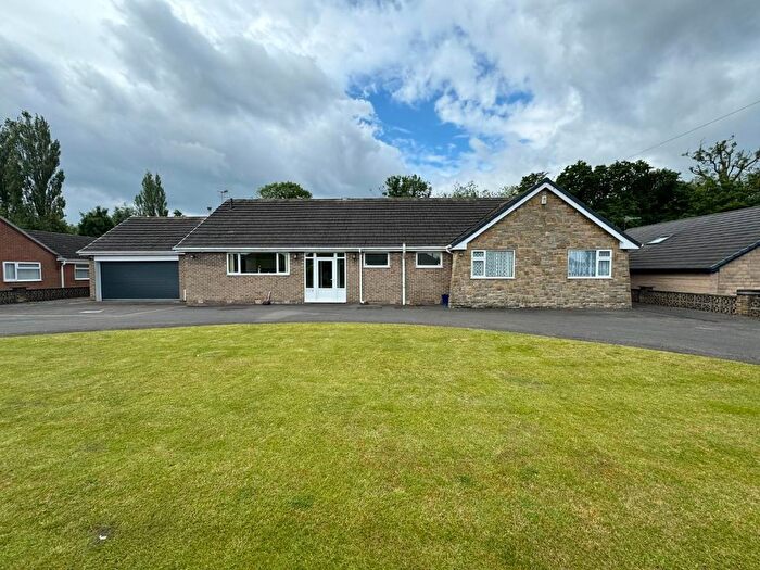 4 Bedroom Detached Bungalow To Rent In Westmoor Road, Brimington, Chesterfield, S43