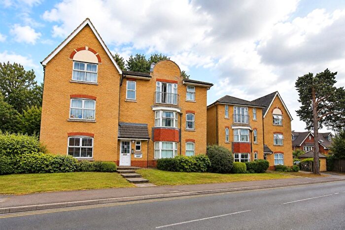 2 Bedroom Flat For Sale In Pembroke Court, Oriental Road, Woking, Surrey, GU22