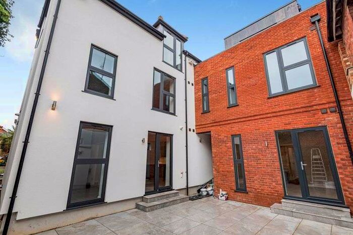 1 Bedroom Property To Rent In Lenten Street, Alton, GU34