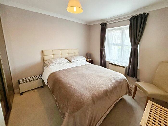 2 Bedroom Flat To Rent In Abbots Court, Basildon, SS15