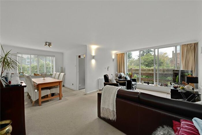 2 Bedroom Apartment To Rent In Stroudwater Park, Weybridge, Surrey, KT13