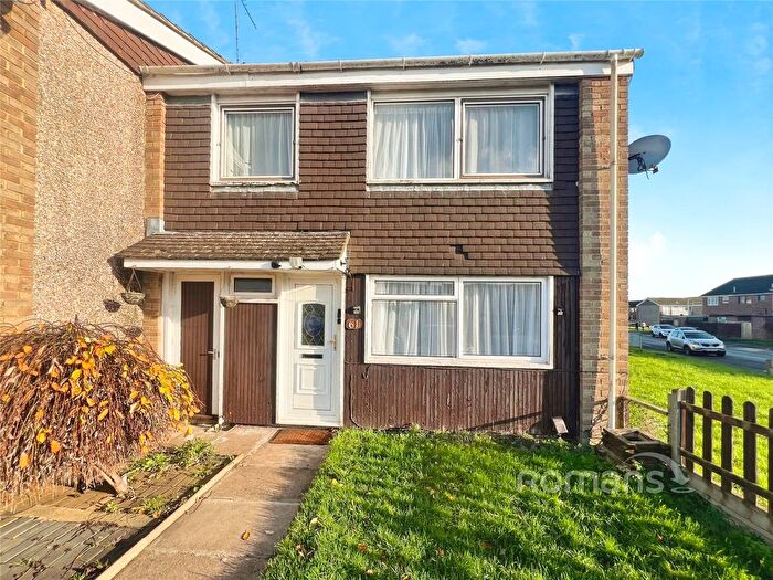 3 Bedroom Semi Detached House For Sale In Selborne Avenue, Aldershot, Hampshire, GU11