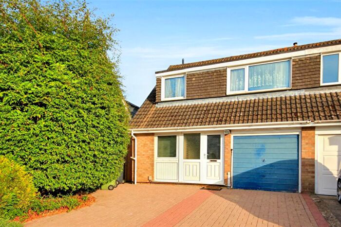 3 Bedroom Semi-Detached House For Sale In Weir Close, Wellingborough, NN8
